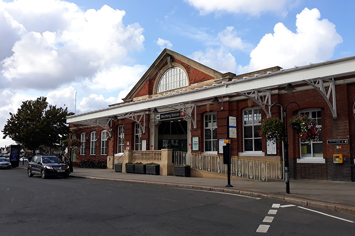 Worthing Railway Station (wide view)