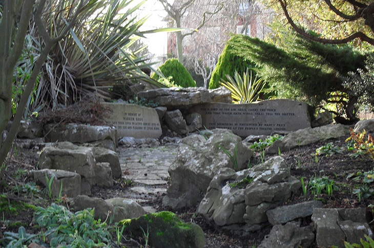 Warrior bird, war pigeon memorial - Beach House Park, Worthing (image from Wikipedia, Wikimedia)