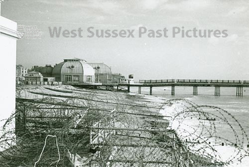 5a Worthing Pier during the Second World War - photo (image copyright West Sussex Past Pictures)