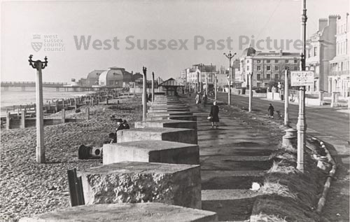5c Worthing Pier during the Second World War - photo (image copyright West Sussex Past Pictures)