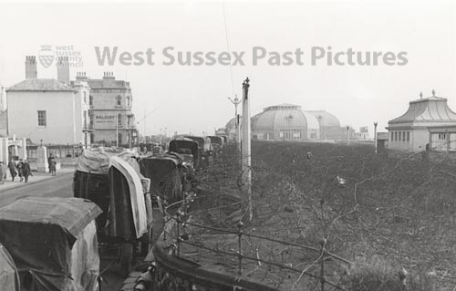 5e Worthing Pier during the Second World War - photo (image copyright West Sussex Past Pictures)