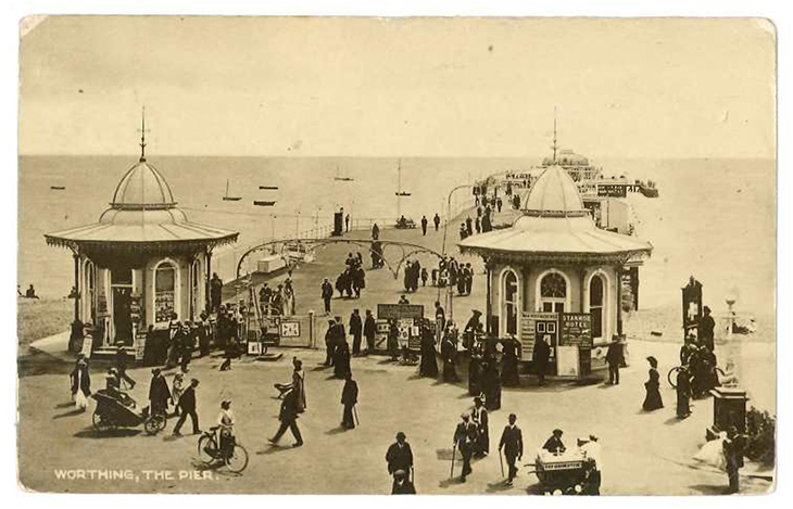 Worthing Pier - The entrance kiosks to the Pier