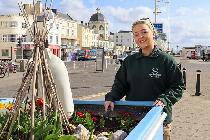 PR22-080 - Coastal Warden Kellie Newman is co-ordinating the Worthing Seafront Planters Project