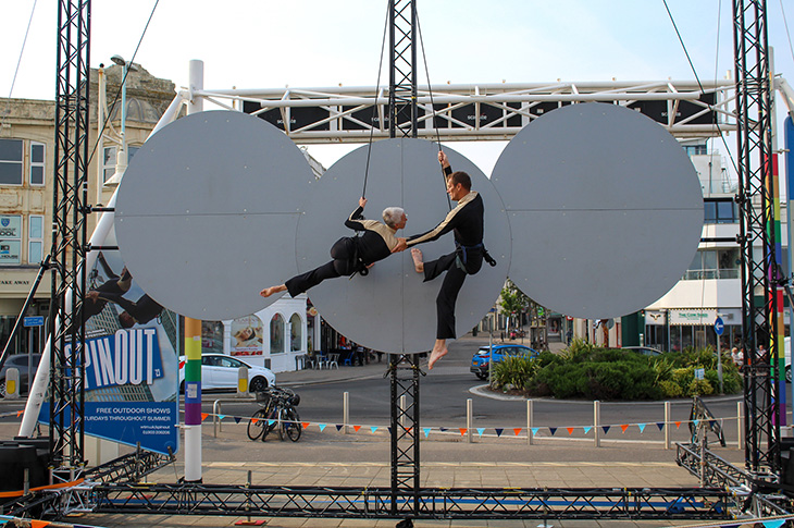 PR23-084 - Gravity & Levity performing their aerial show 'Why' on Worthing promenade