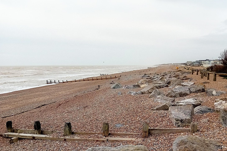 Worthing Beach - looking west (from near the end of George V Ave)