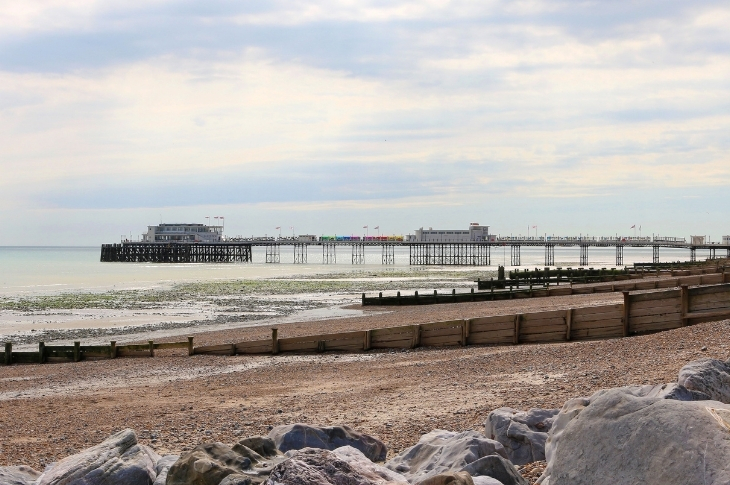 PR25-093 - Worthing Pier and seafront