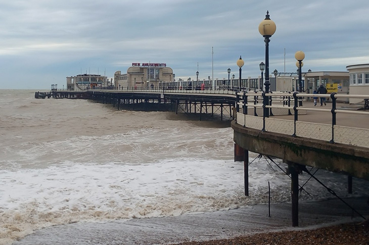 Worthing Pier - looking from the east (on a dull day)