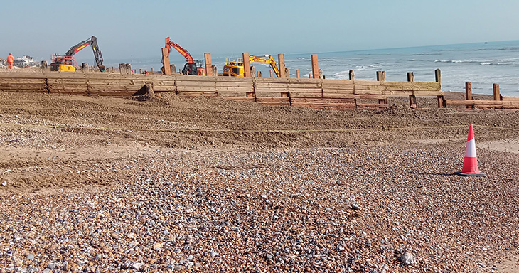 Worthing beach - Area 7 - Esplanade to Navarino Road (near Splashpoint Leisure Centre - 2)