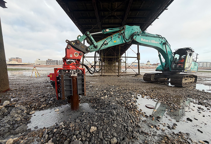 Worthing Pier - driving the four 12m-long piles into the beach (2)
