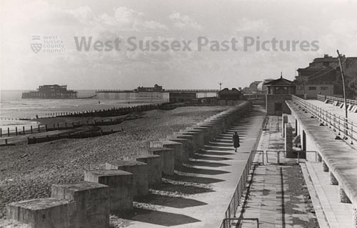 5b Worthing Pier during the Second World War - photo (image copyright West Sussex Past Pictures)