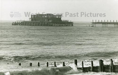 5d Worthing Pier during the Second World War - photo (image copyright West Sussex Past Pictures)
